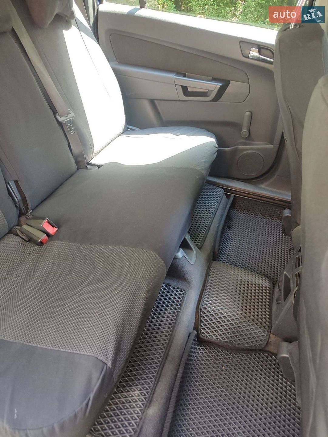 Opel Zafira 2010 VIN W0L0AHM75B2002270 фото оголошення 2 з 8