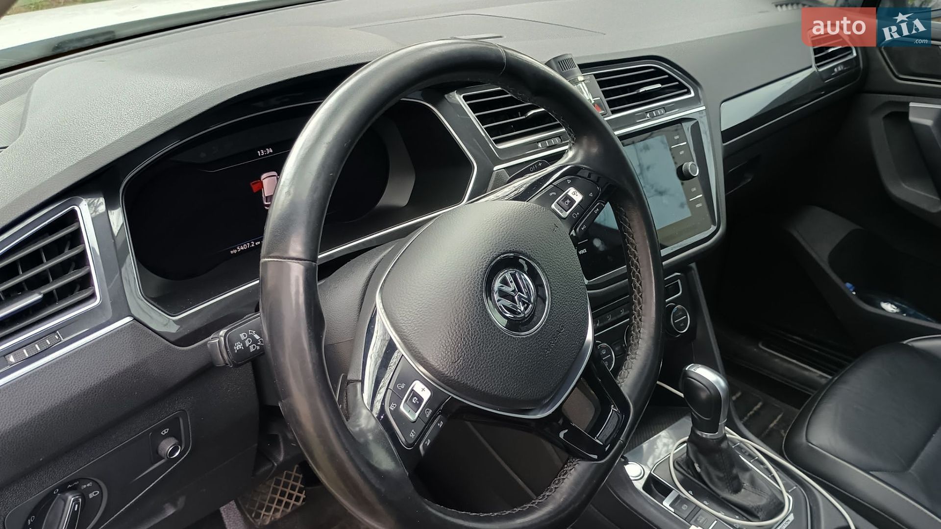 Volkswagen Tiguan 2018 VIN WVGZZZ5NZJW930725 фото оголошення 8 з 12
