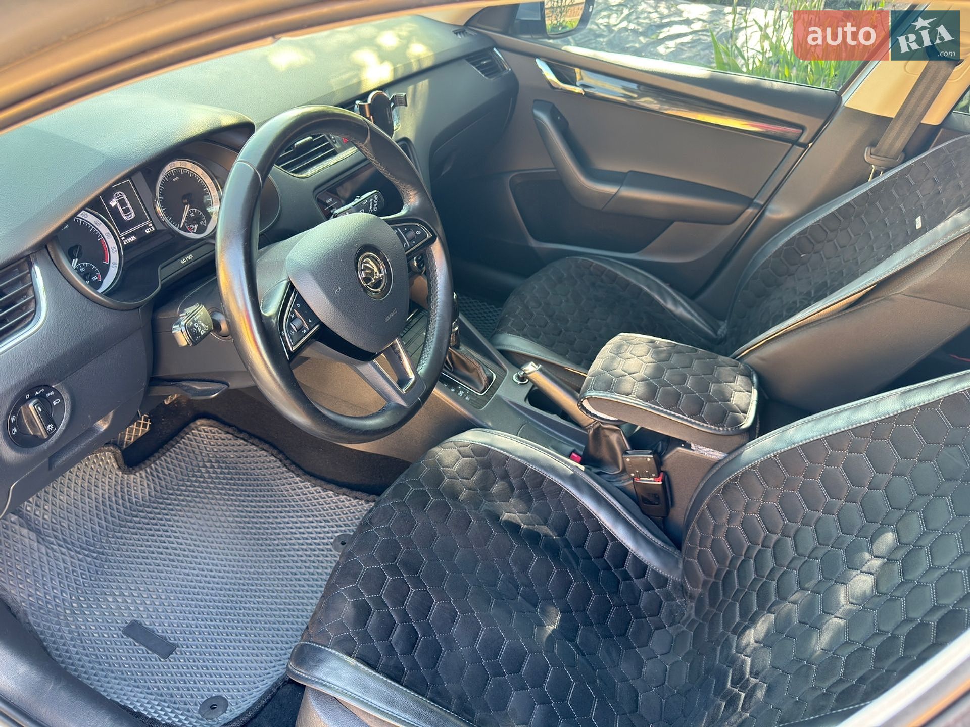 Skoda Octavia 2017 VIN TMBAJ7NE1J0233238 фото оголошення 5 з 26