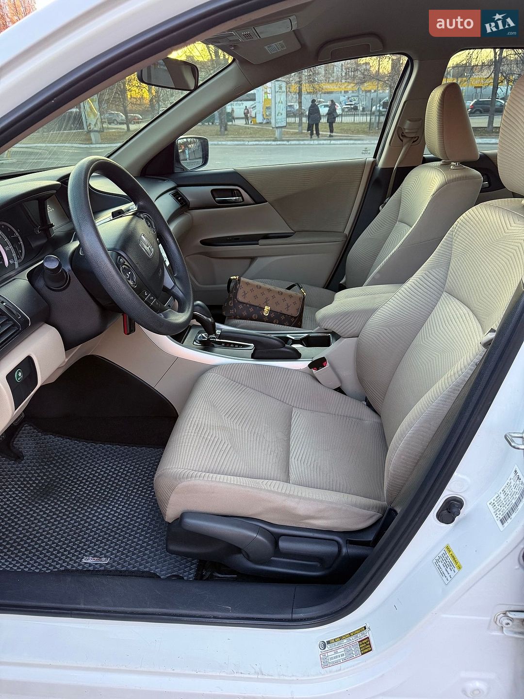 Honda Accord 2014 VIN 1HGCR2F38EA230565 фото оголошення 12 з 20