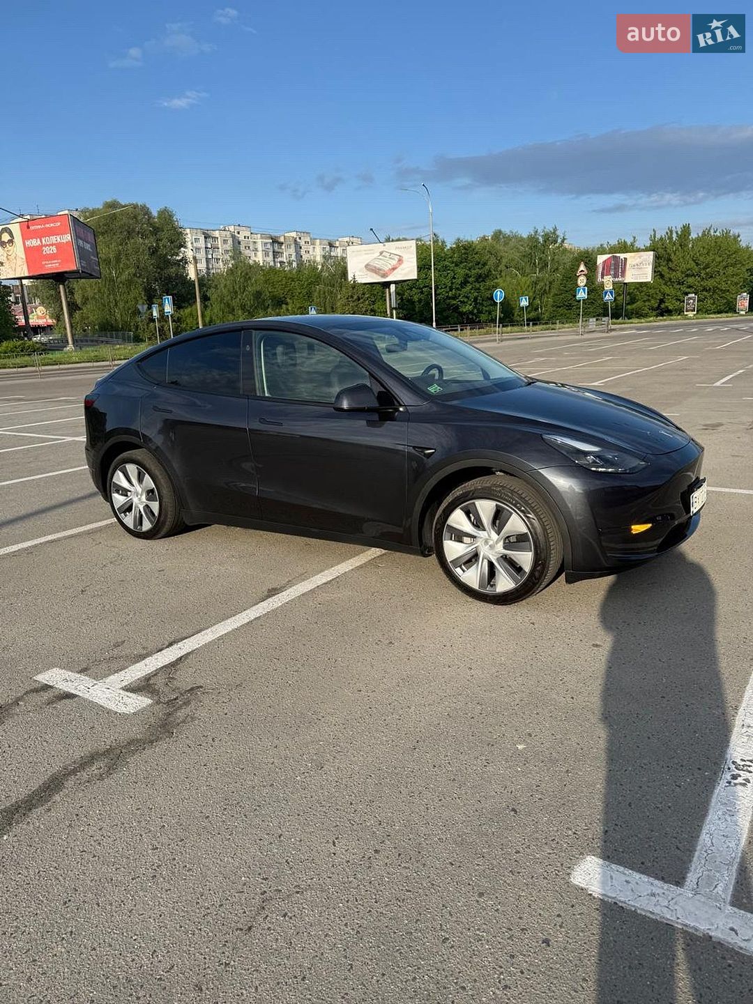 Tesla Model Y 2024 VIN 7SAYGDED1RF072568 фото оголошення 3 з 26