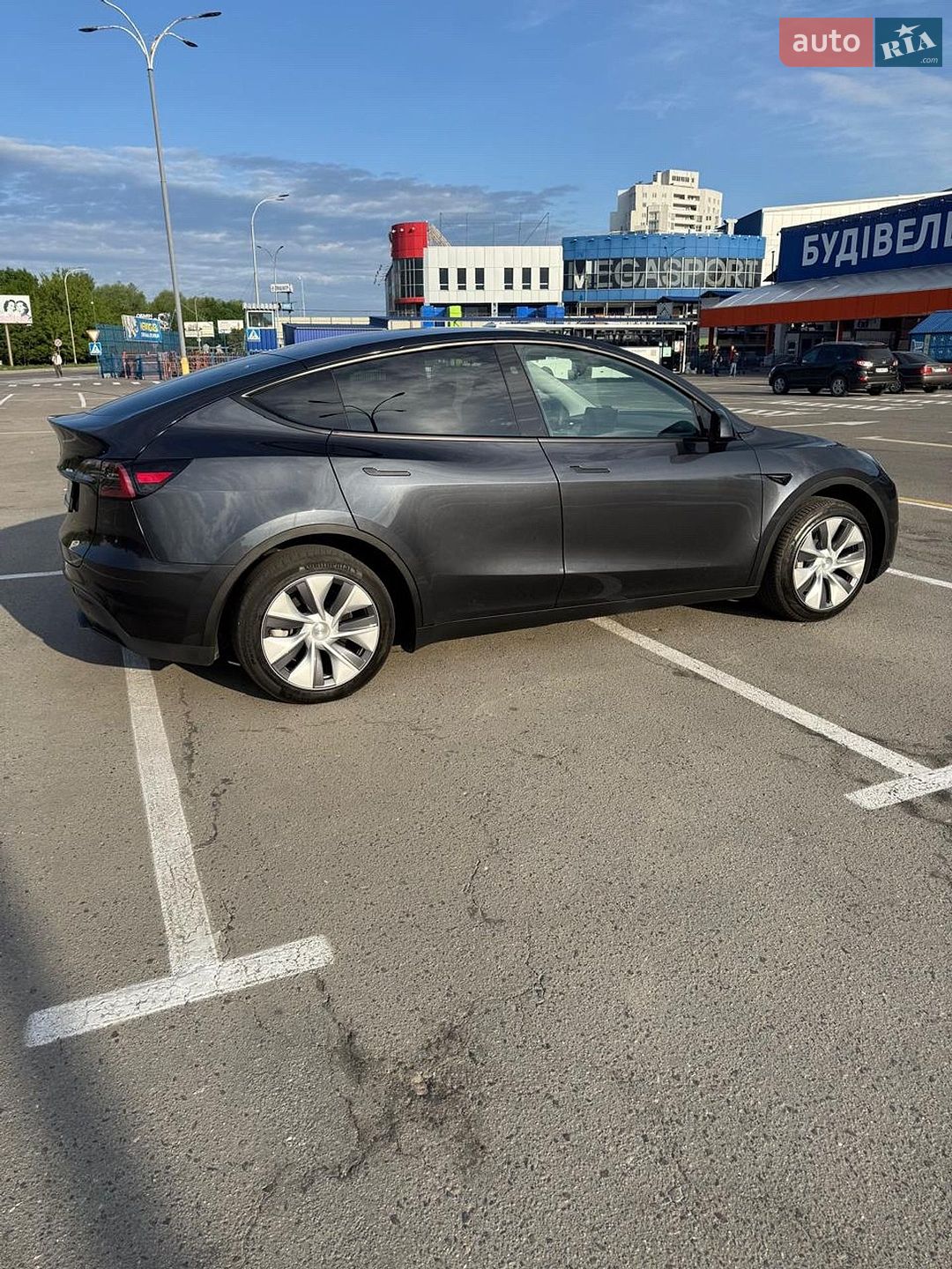 Tesla Model Y 2024 VIN 7SAYGDED1RF072568 фото оголошення 5 з 26