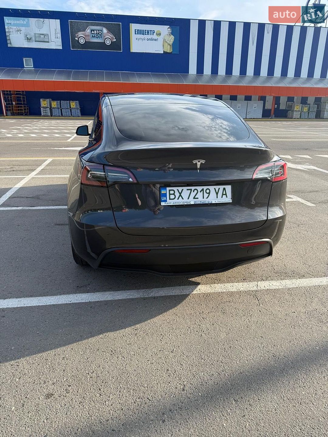 Tesla Model Y 2024 VIN 7SAYGDED1RF072568 фото оголошення 9 з 26