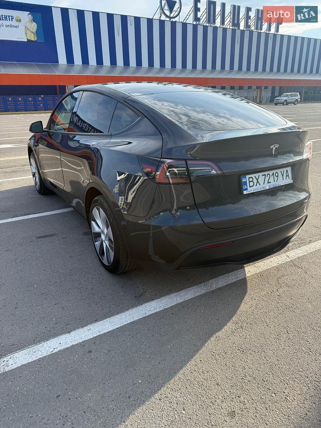 Tesla Model Y 2024 VIN 7SAYGDED1RF072568 фото оголошення 10 з 26