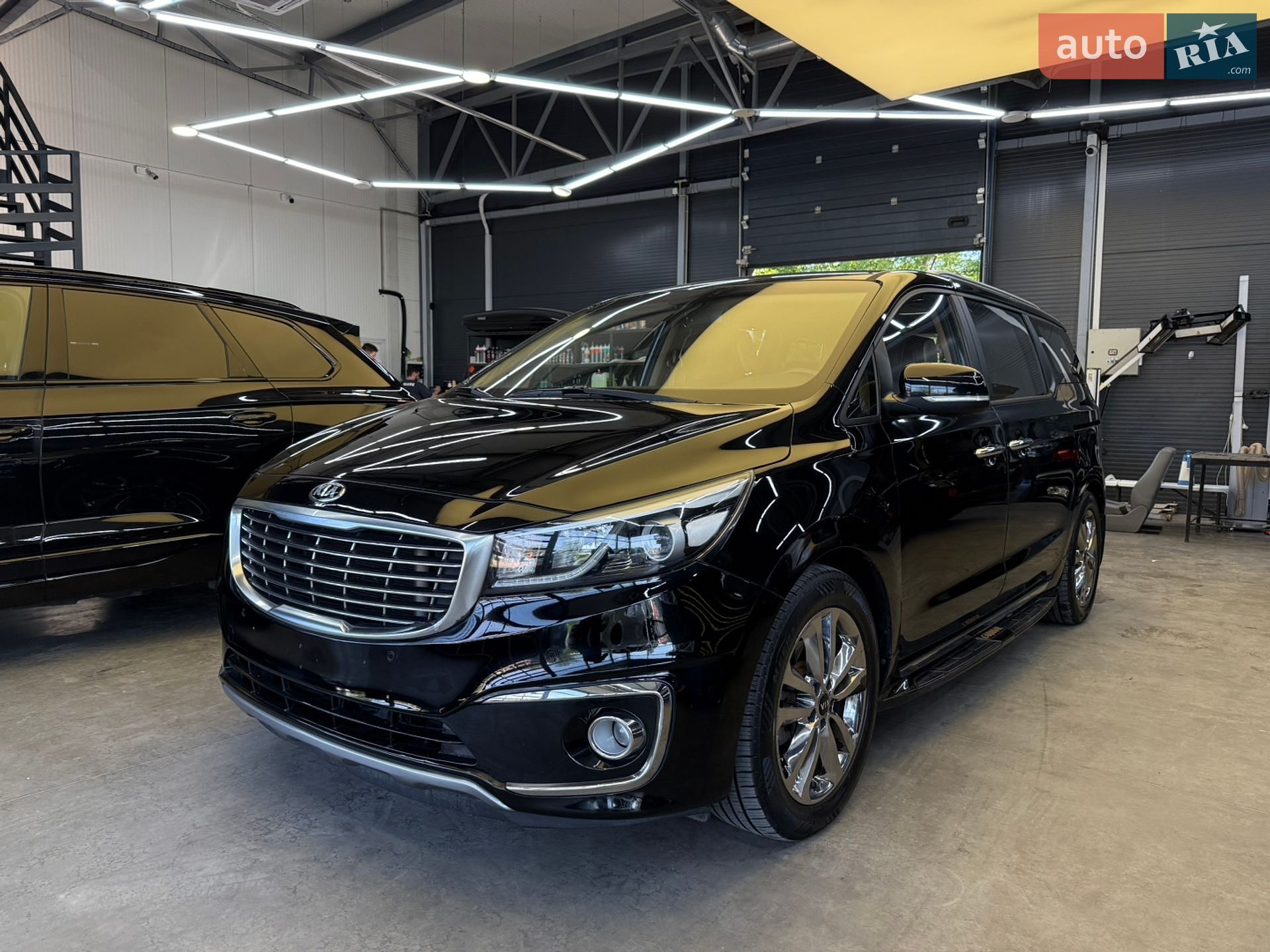 Kia Carnival 2014 VIN KNAMC81ABFS053235 фото оголошення 2 з 41