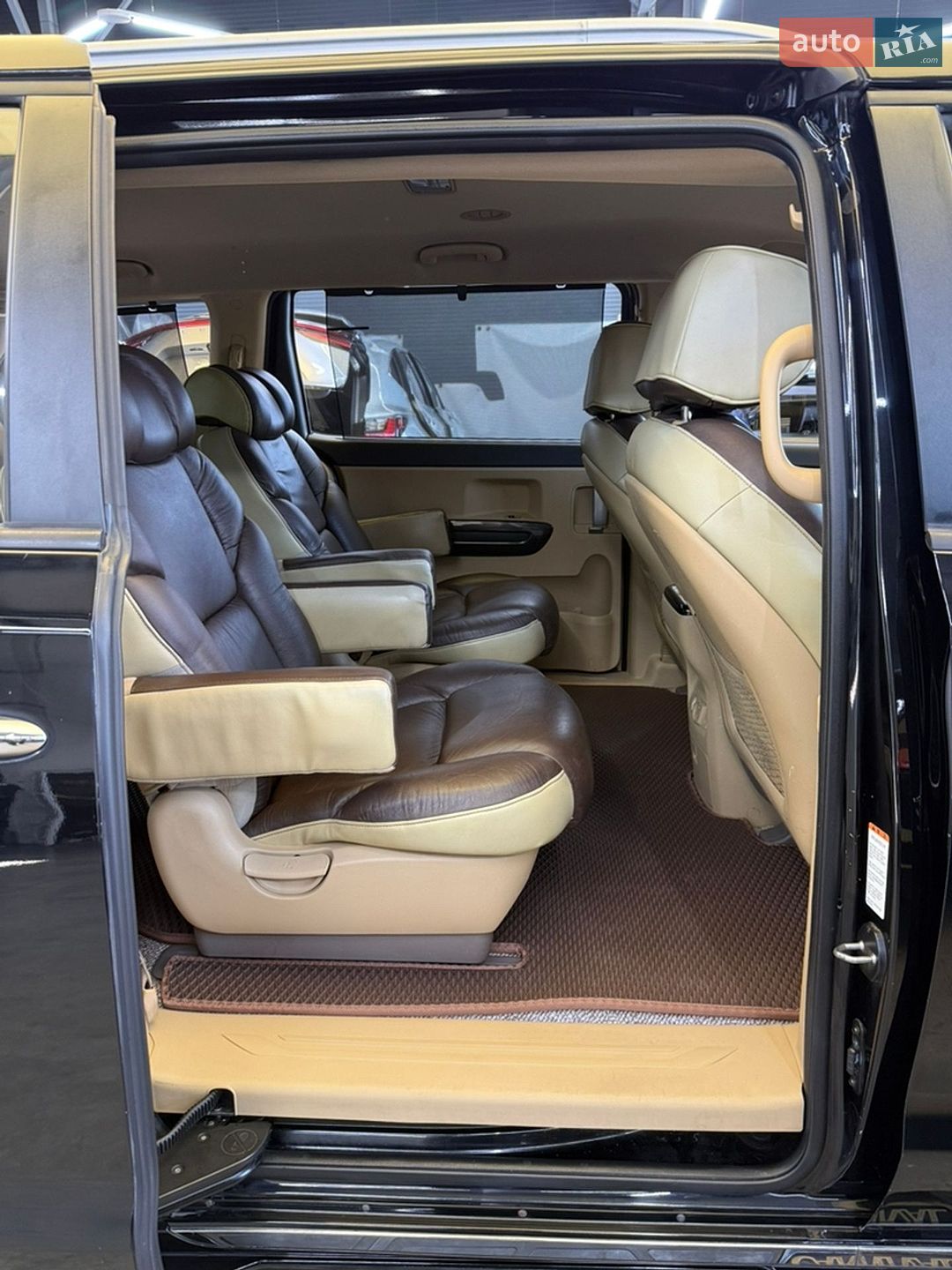 Kia Carnival 2014 VIN KNAMC81ABFS053235 фото оголошення 15 з 41