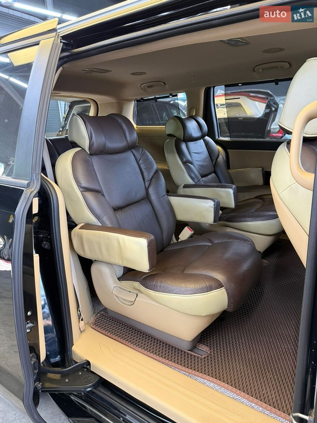 Kia Carnival 2014 VIN KNAMC81ABFS053235 фото оголошення 16 з 41