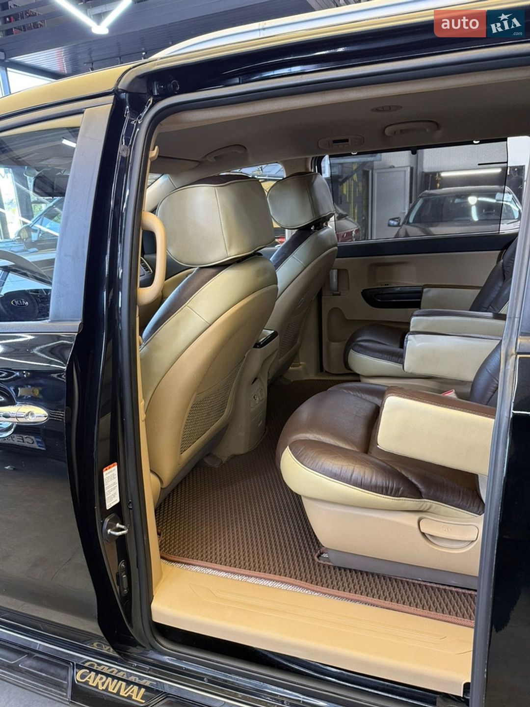 Kia Carnival 2014 VIN KNAMC81ABFS053235 фото оголошення 38 з 41