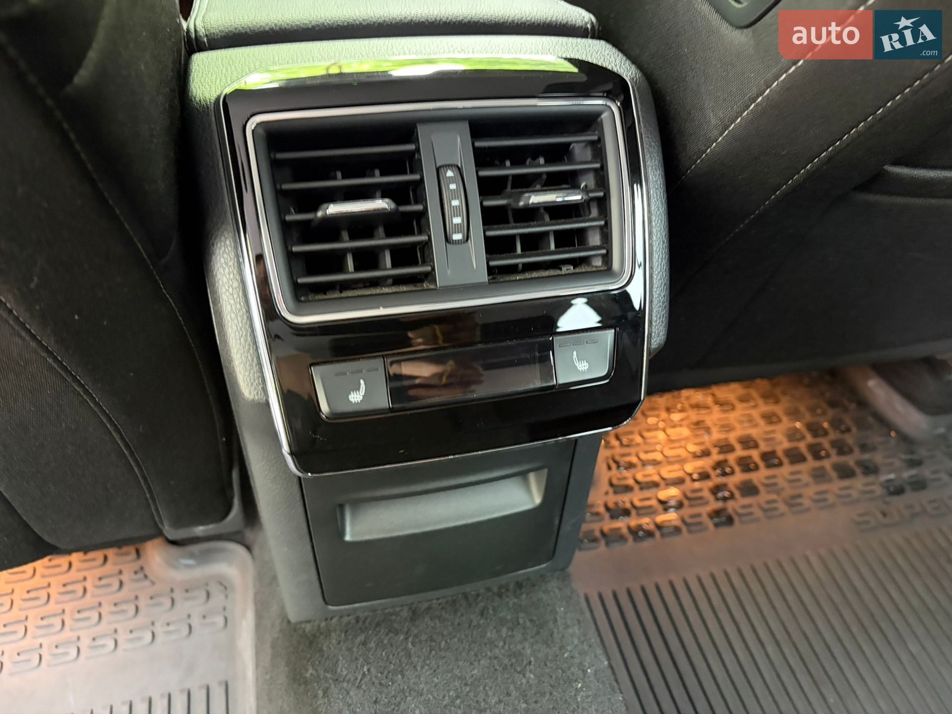 Skoda Superb 2019 VIN TMBJH7NP0K7064299 фото оголошення 14 з 29