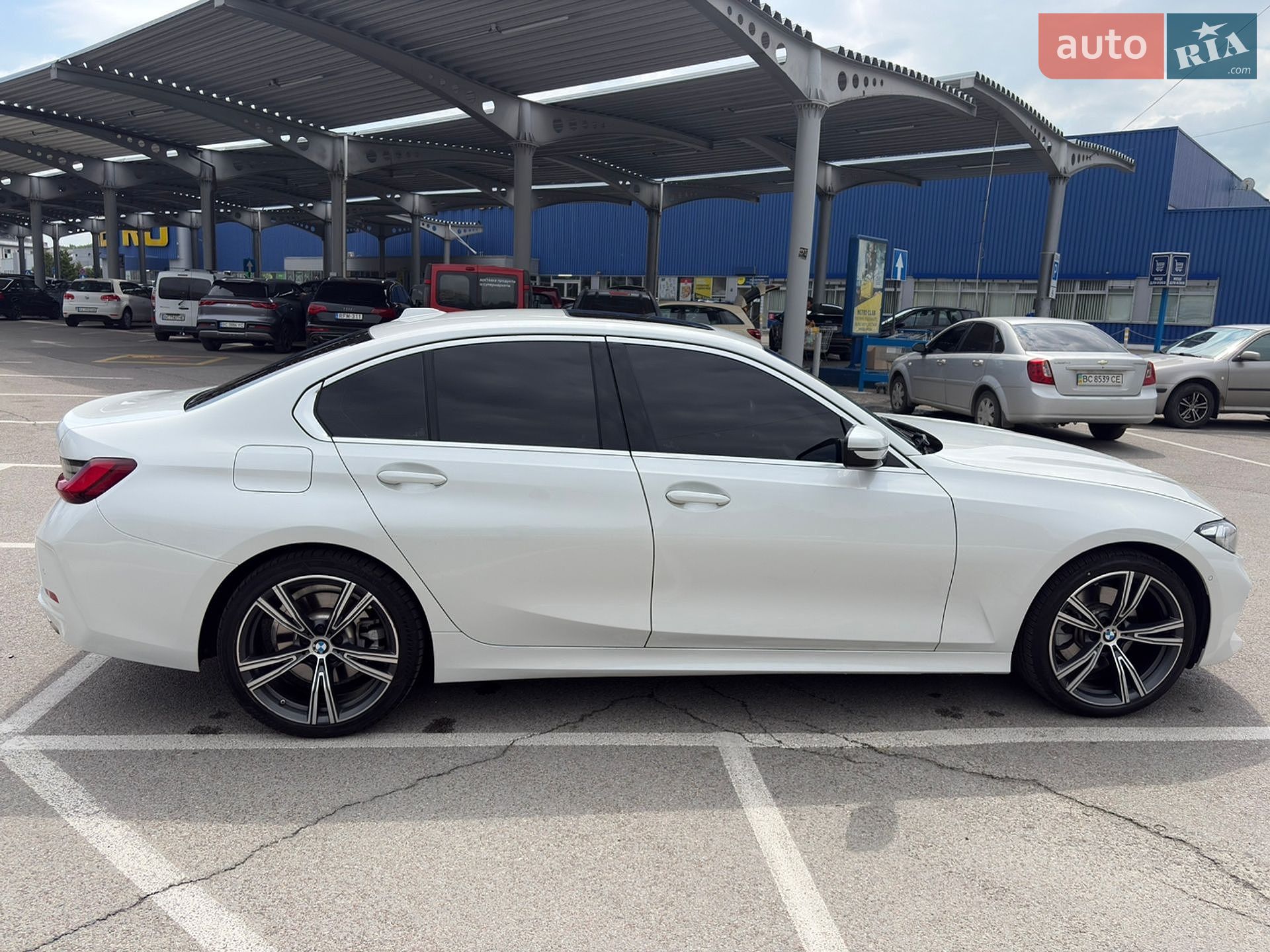 BMW 3 Series 2024 VIN 3MW69FF01R8E43199 фото оголошення 3 з 20