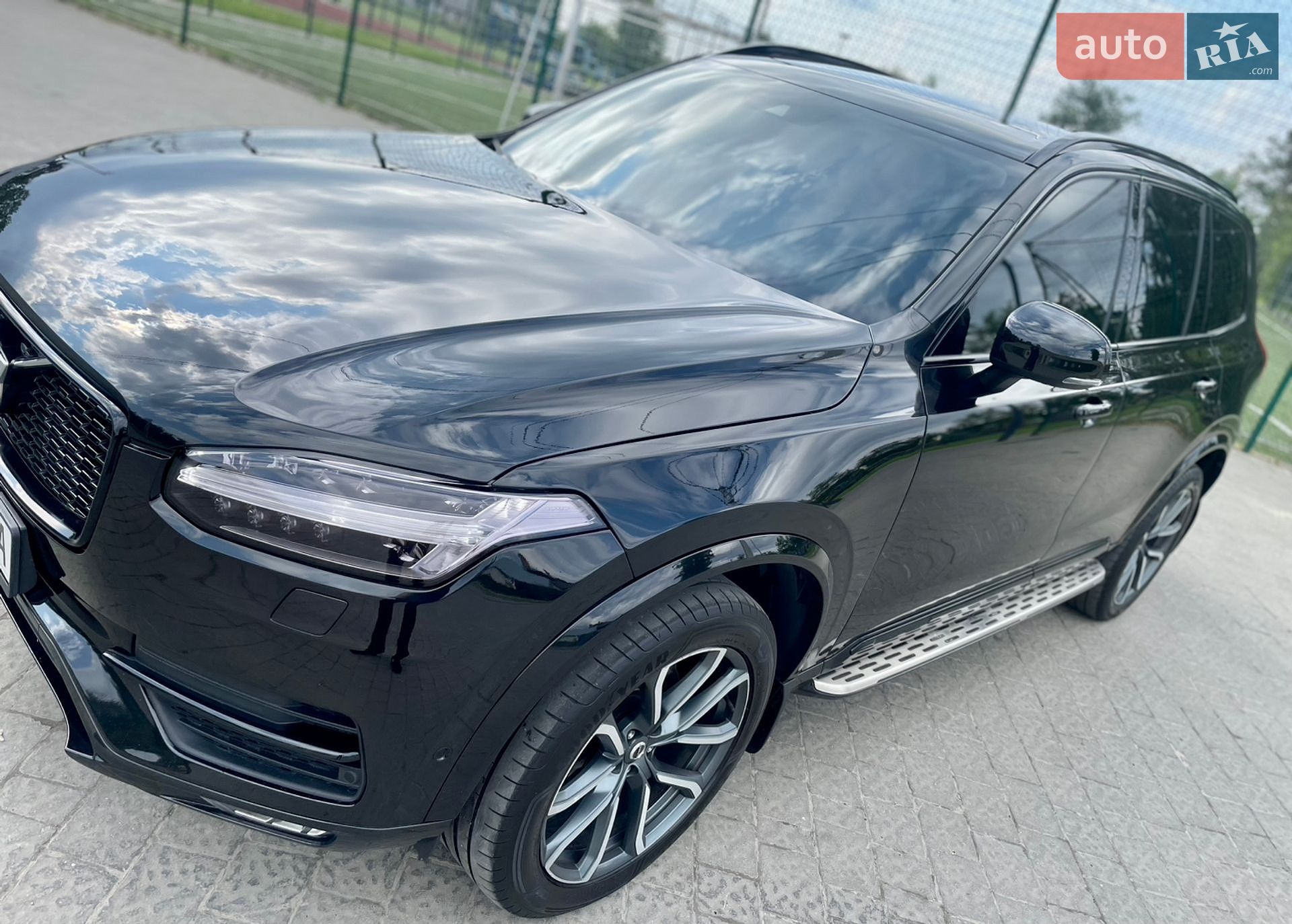 Volvo Xc90 2015 VIN YV1LFA4BCG1049281 фото оголошення 2 з 15
