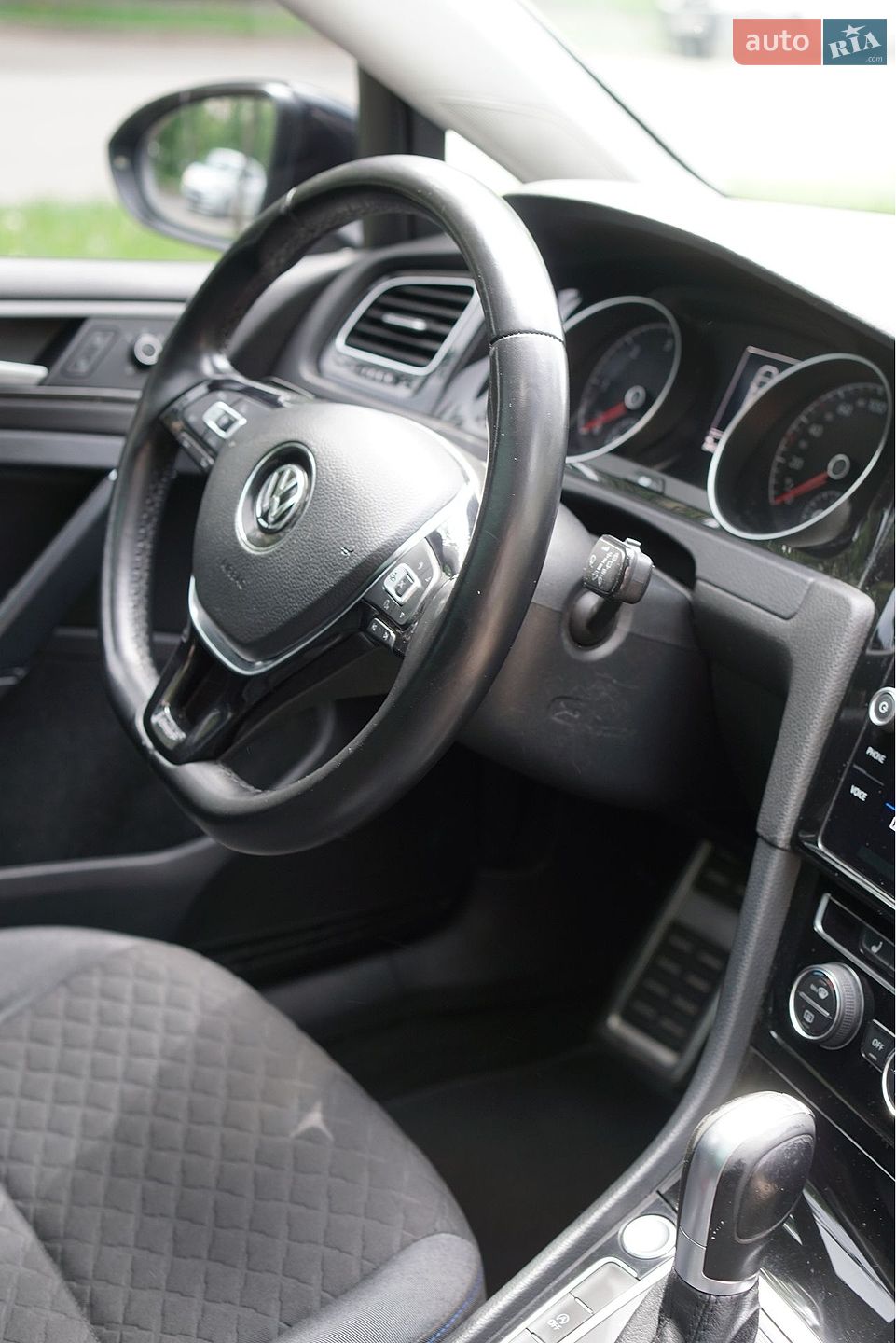 Volkswagen Golf 2018 VIN WVWZZZAUZJP607228 фото оголошення 18 з 31