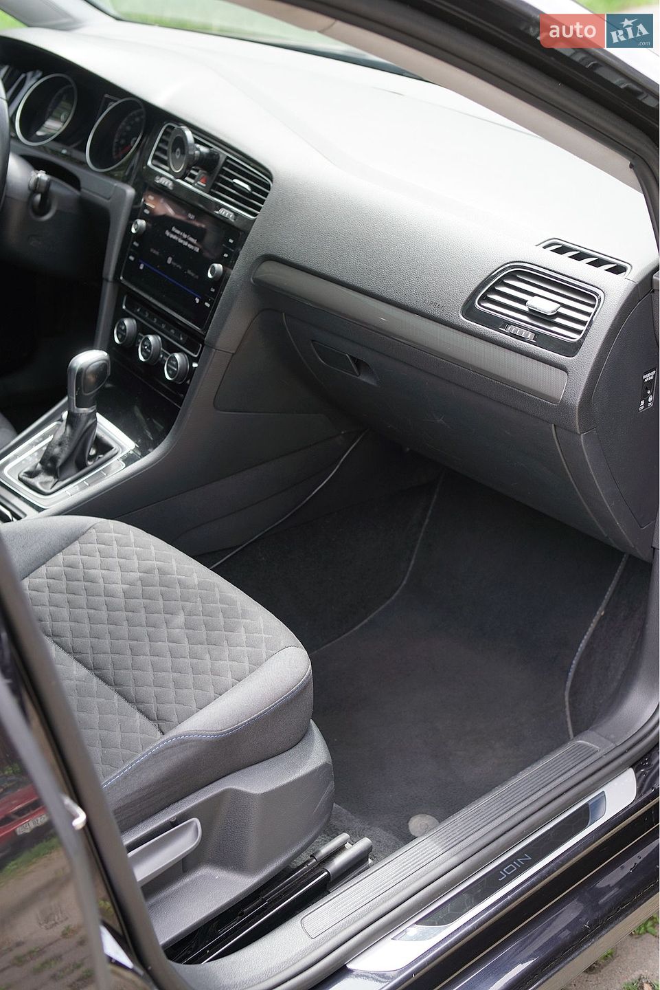 Volkswagen Golf 2018 VIN WVWZZZAUZJP607228 фото оголошення 19 з 31