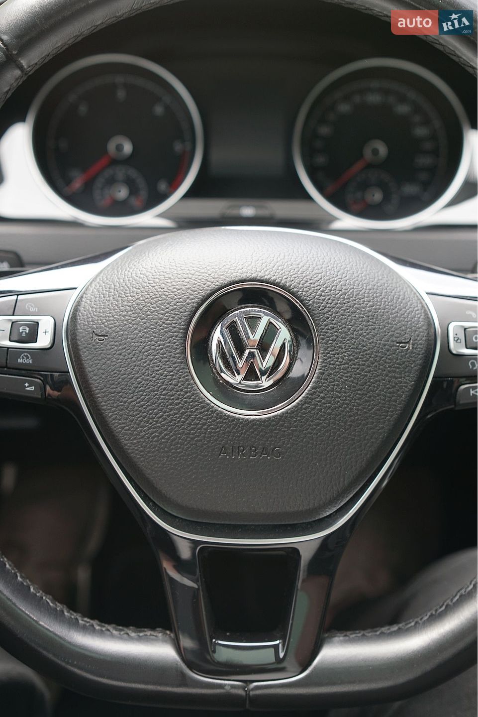Volkswagen Golf 2018 VIN WVWZZZAUZJP607228 фото оголошення 27 з 31