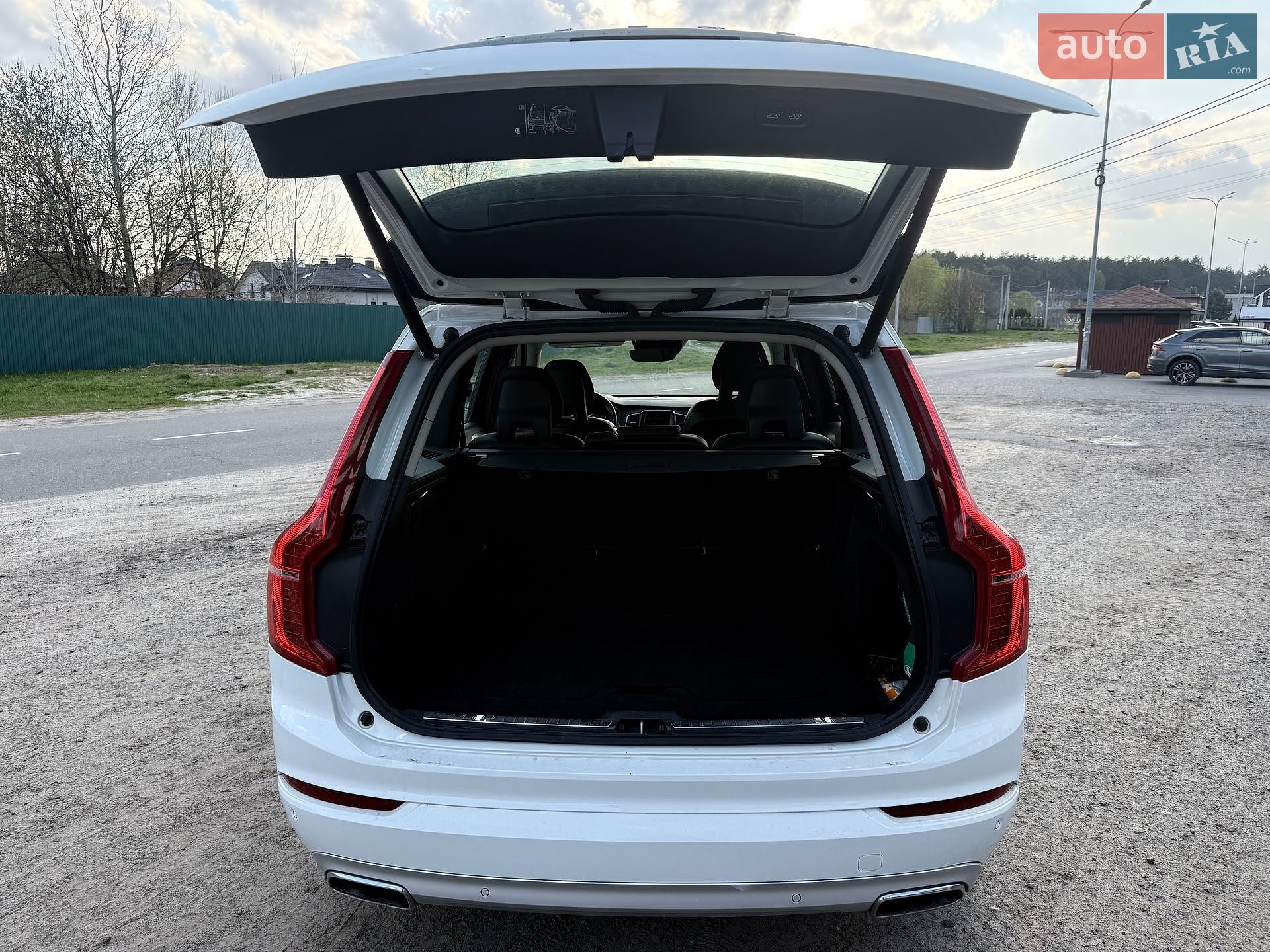 Volvo Xc90 2019 VIN YV1LC25UCL1546870 фото оголошення 16 з 23
