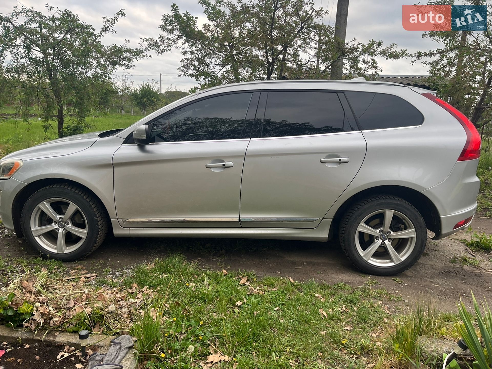 Volvo XC60 2016 VIN YV440MRU2H2020715 фото оголошення 2 з 10
