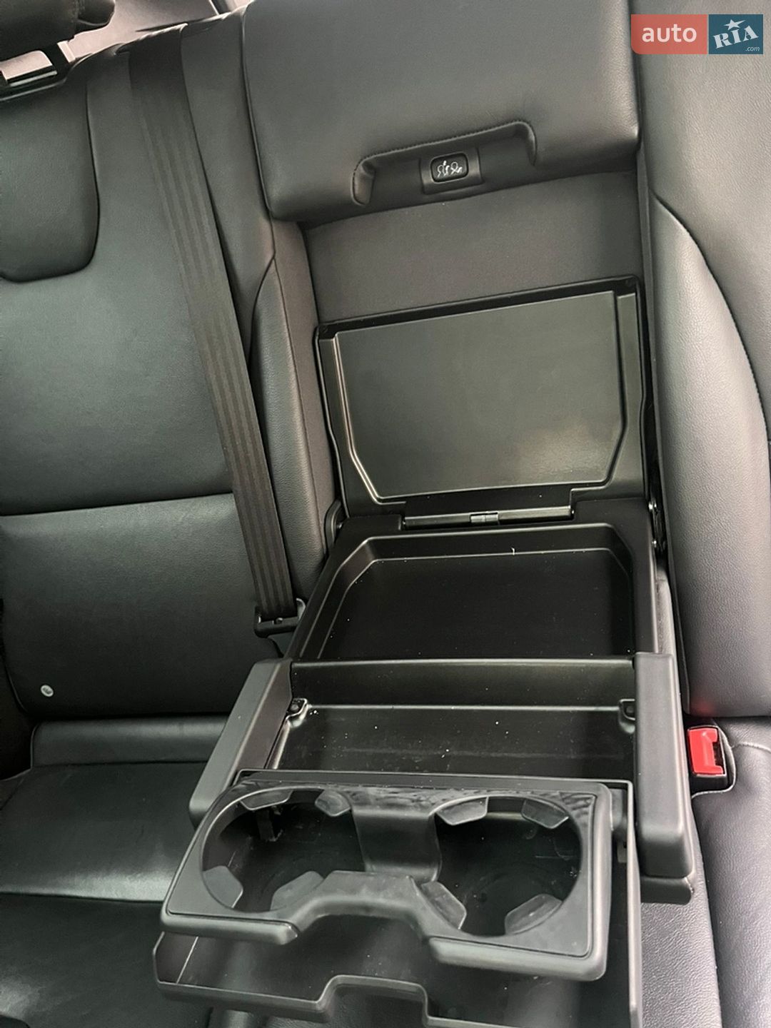 Volvo XC60 2016 VIN YV440MRU2H2020715 фото оголошення 8 з 10