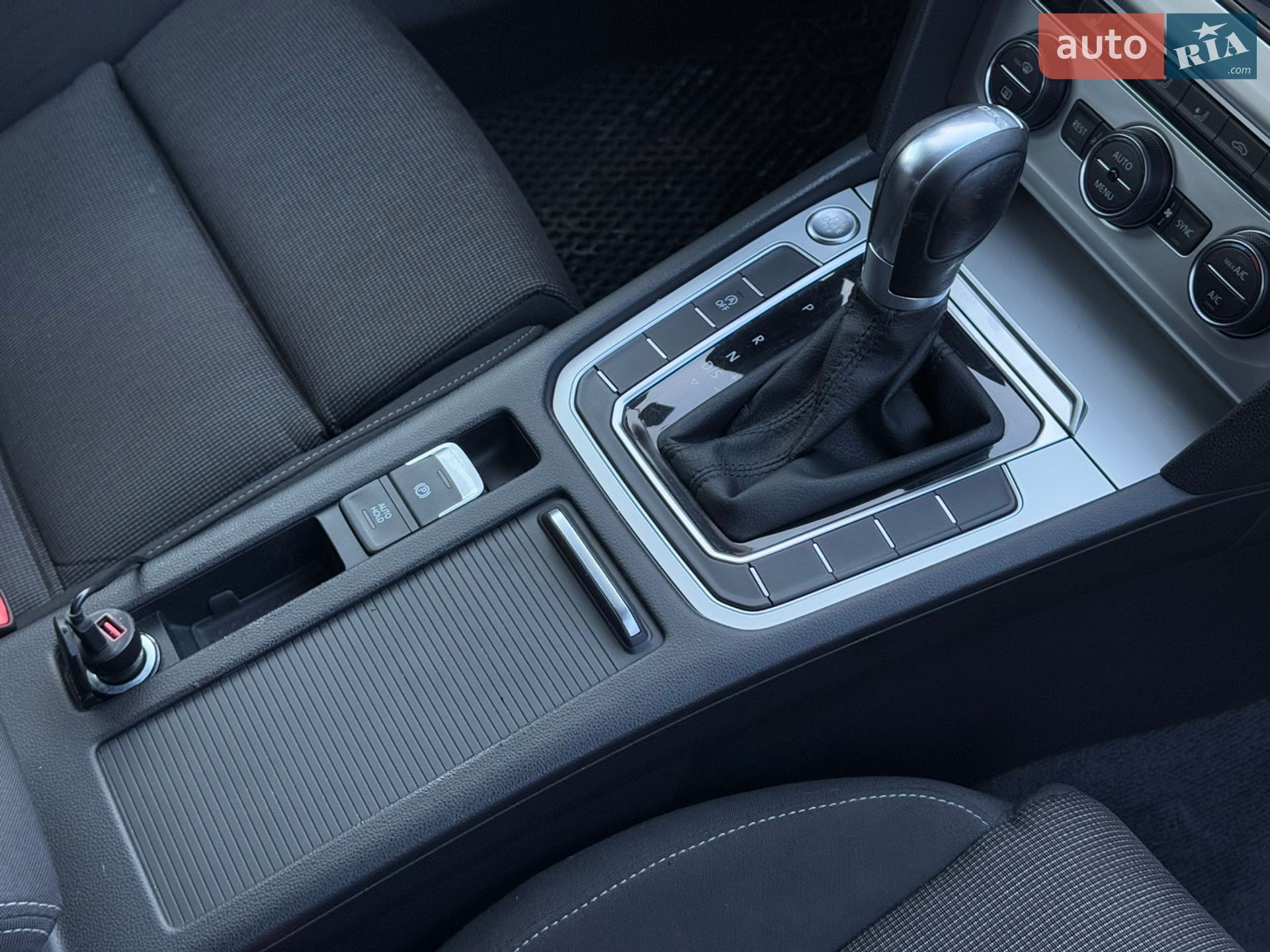 Volkswagen Passat 2015 VIN WVWZZZ3CZGP001994 фото оголошення 14 з 22