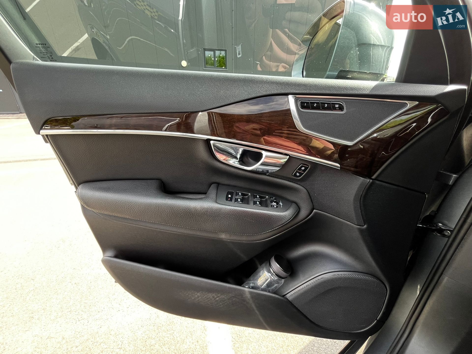 Volvo Xc90 2015 VIN YV1LFA4BCG1014054 фото оголошення 17 з 51
