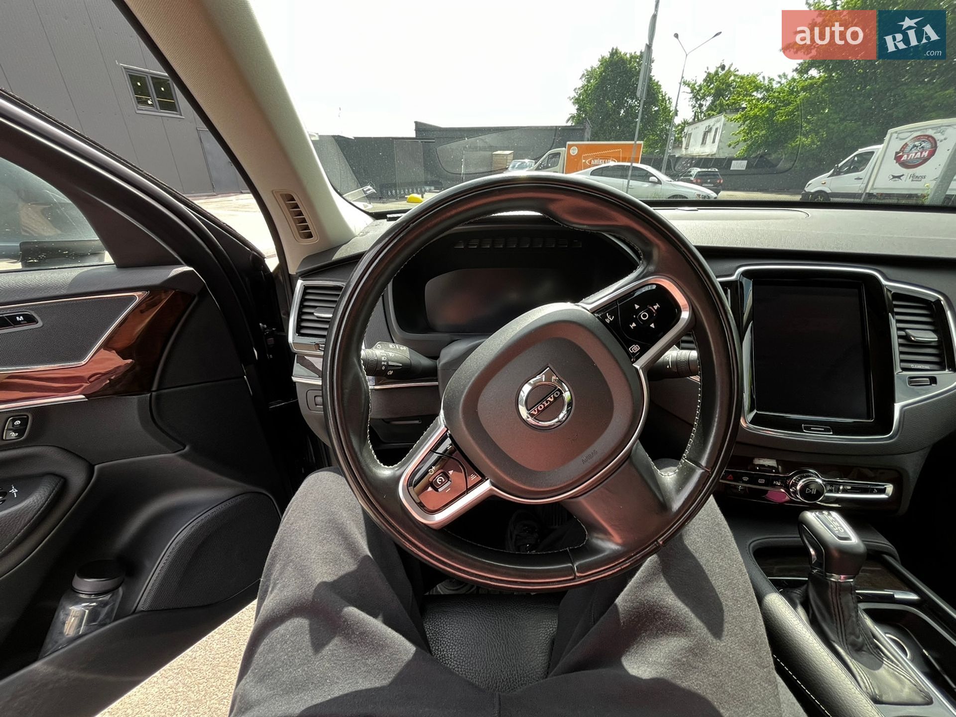 Volvo Xc90 2015 VIN YV1LFA4BCG1014054 фото оголошення 18 з 51