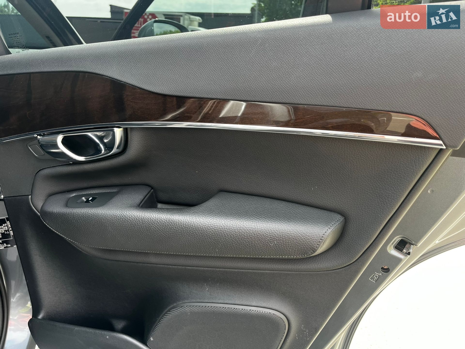 Volvo Xc90 2015 VIN YV1LFA4BCG1014054 фото оголошення 37 з 51