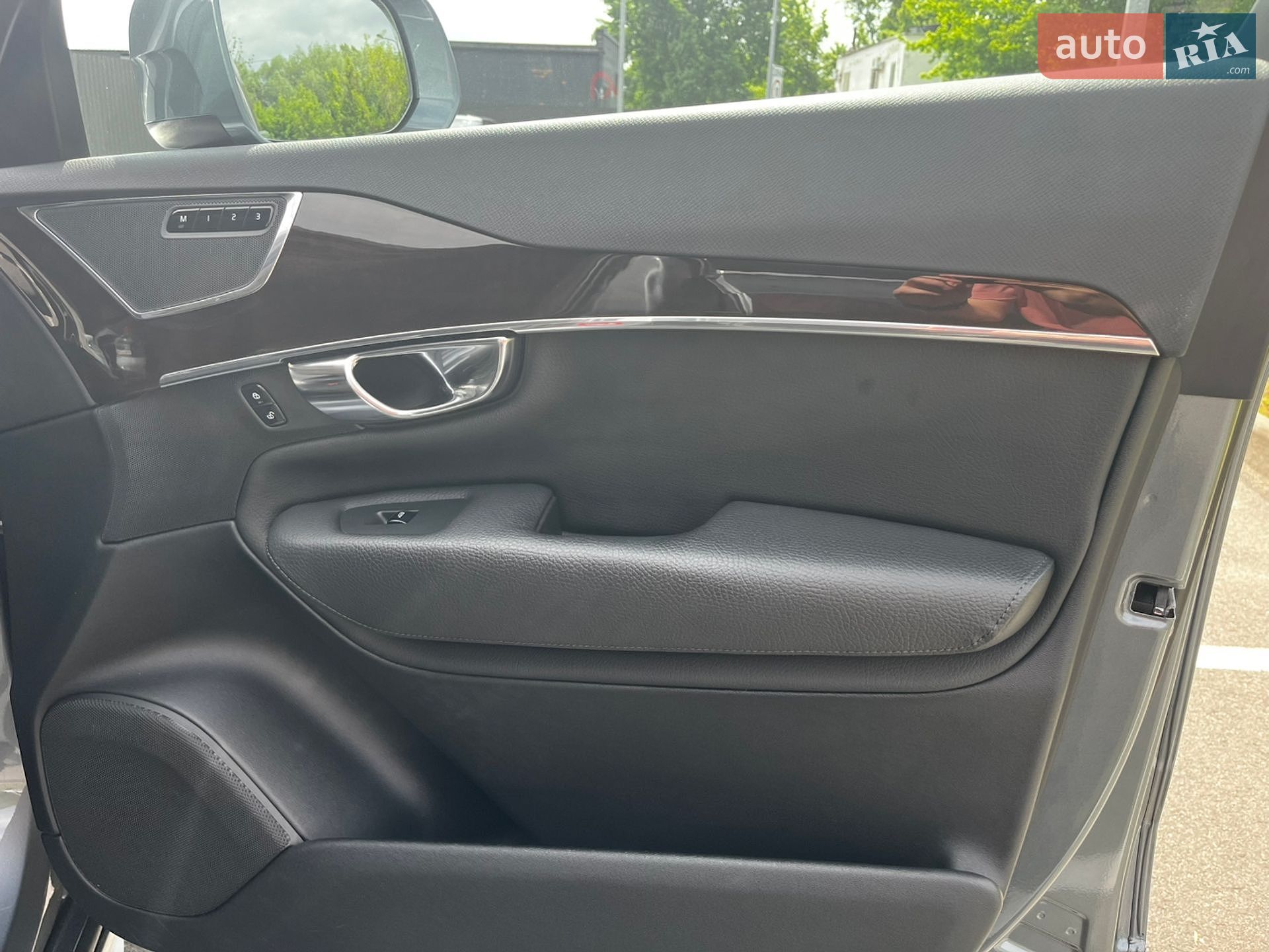 Volvo Xc90 2015 VIN YV1LFA4BCG1014054 фото оголошення 39 з 51