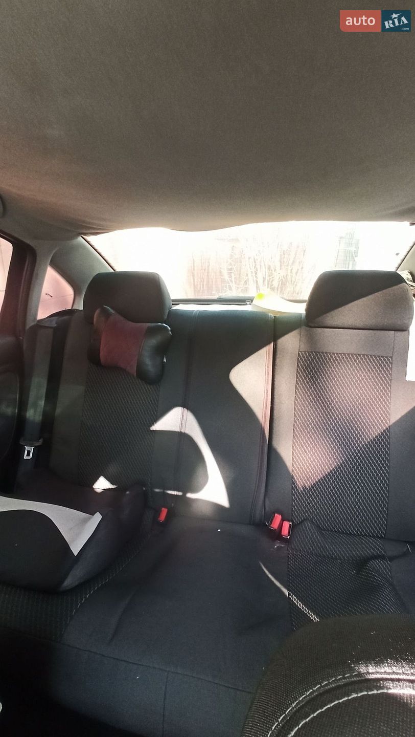 Volkswagen Passat 1998 VIN WVWMA63BXXE097946 фото оголошення 4 з 8