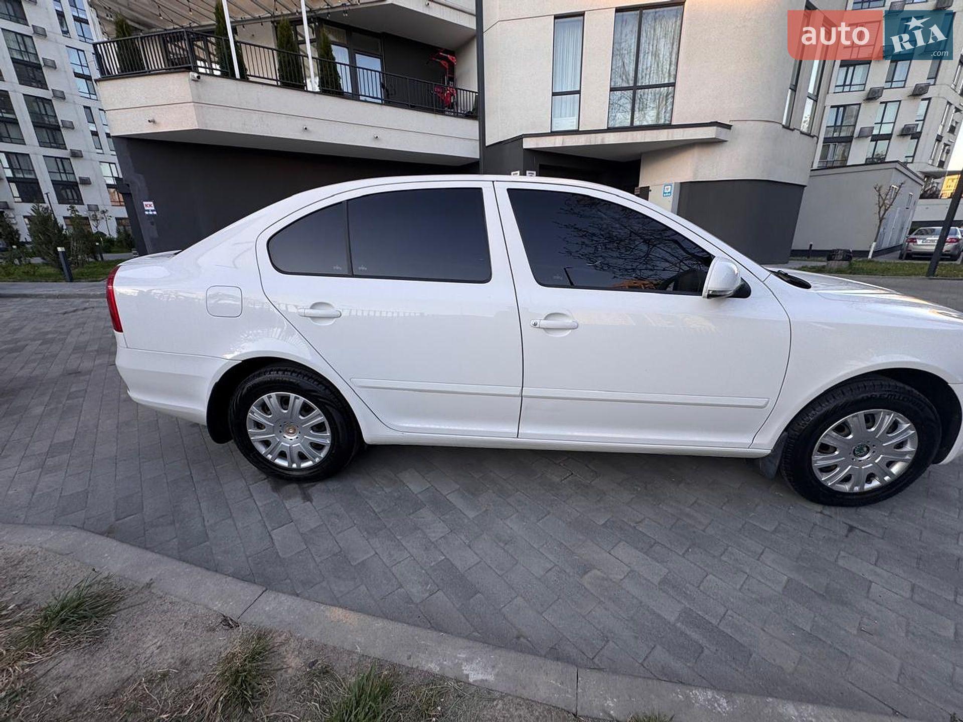 Skoda Octavia 2011 VIN TMBCA41Z5BB154936 фото оголошення 2 з 13