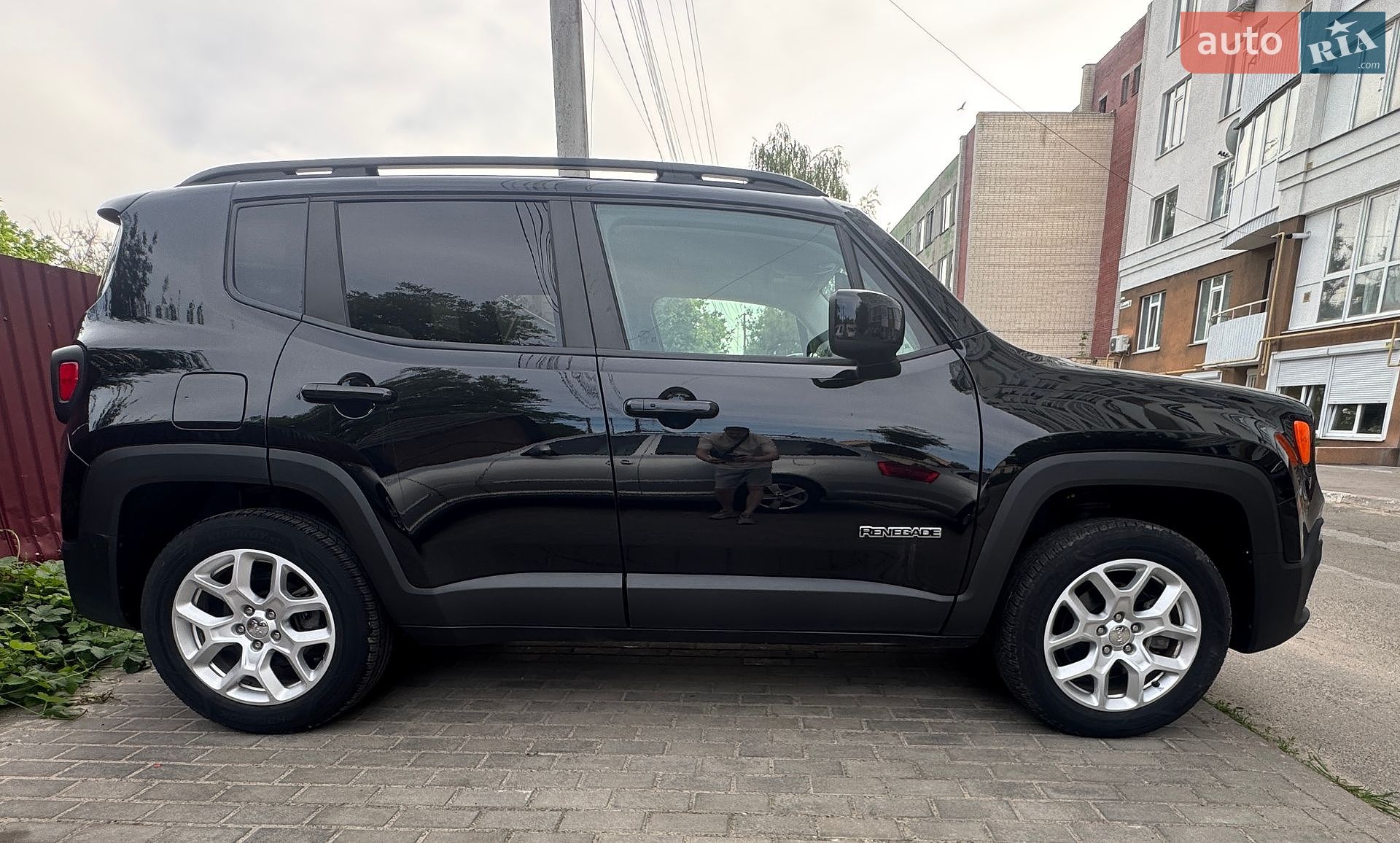 Jeep Renegade 2017 VIN ZACCJBBB8HPF36737 фото оголошення 2 з 18
