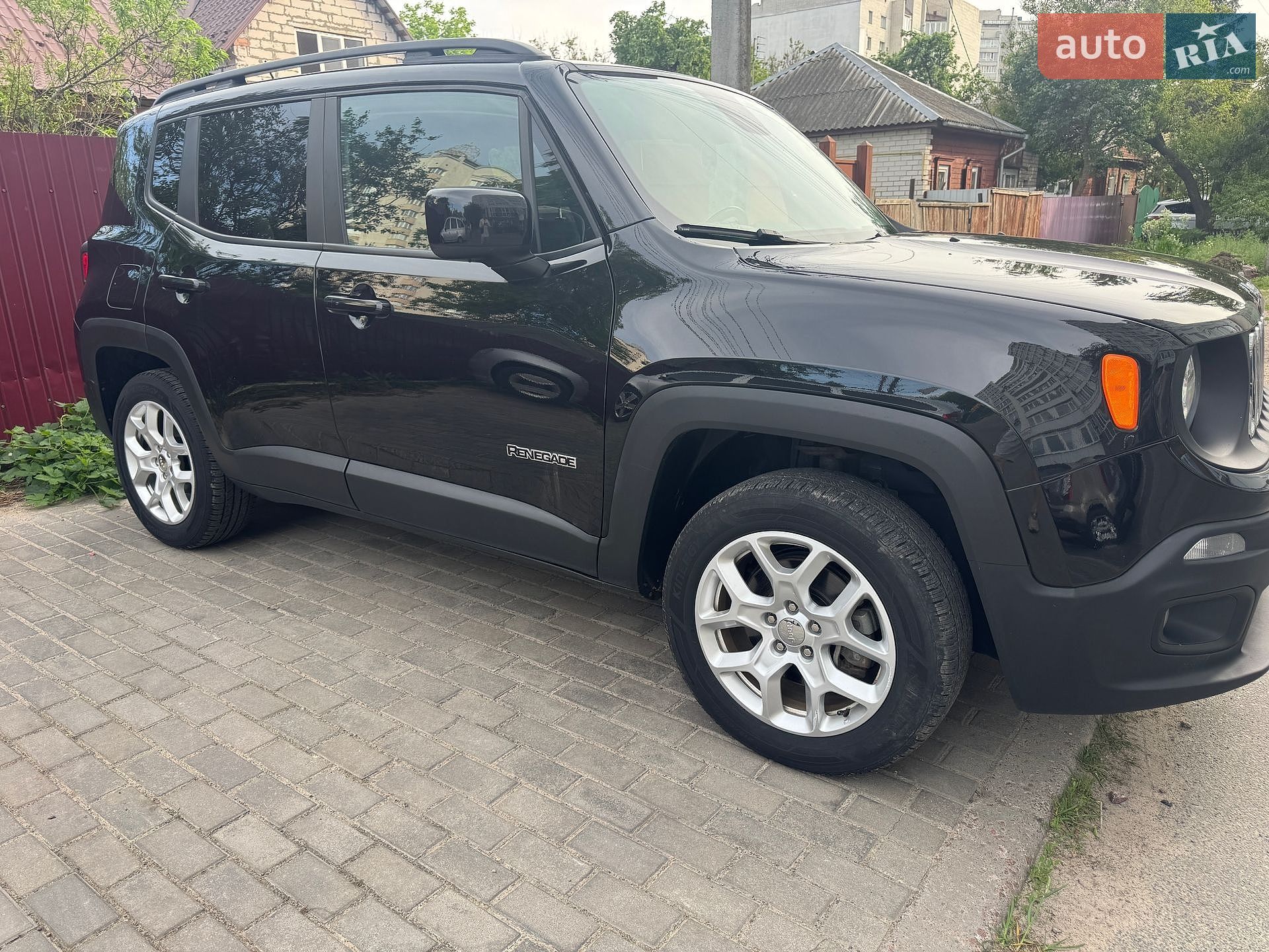 Jeep Renegade 2017 VIN ZACCJBBB8HPF36737 фото оголошення 3 з 18