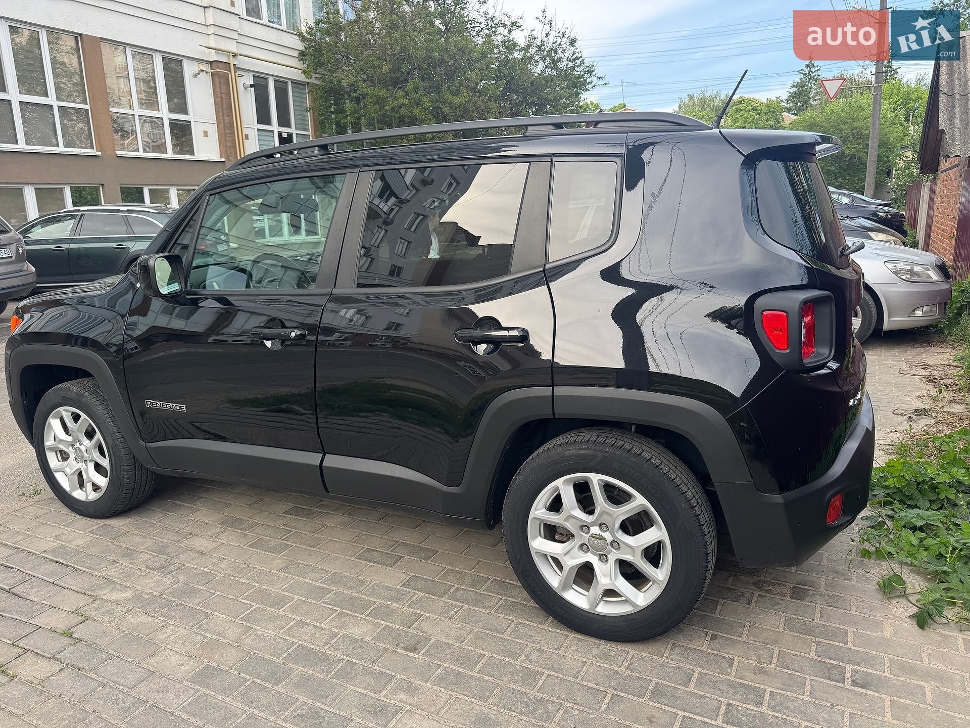 Jeep Renegade 2017 VIN ZACCJBBB8HPF36737 фото оголошення 9 з 18