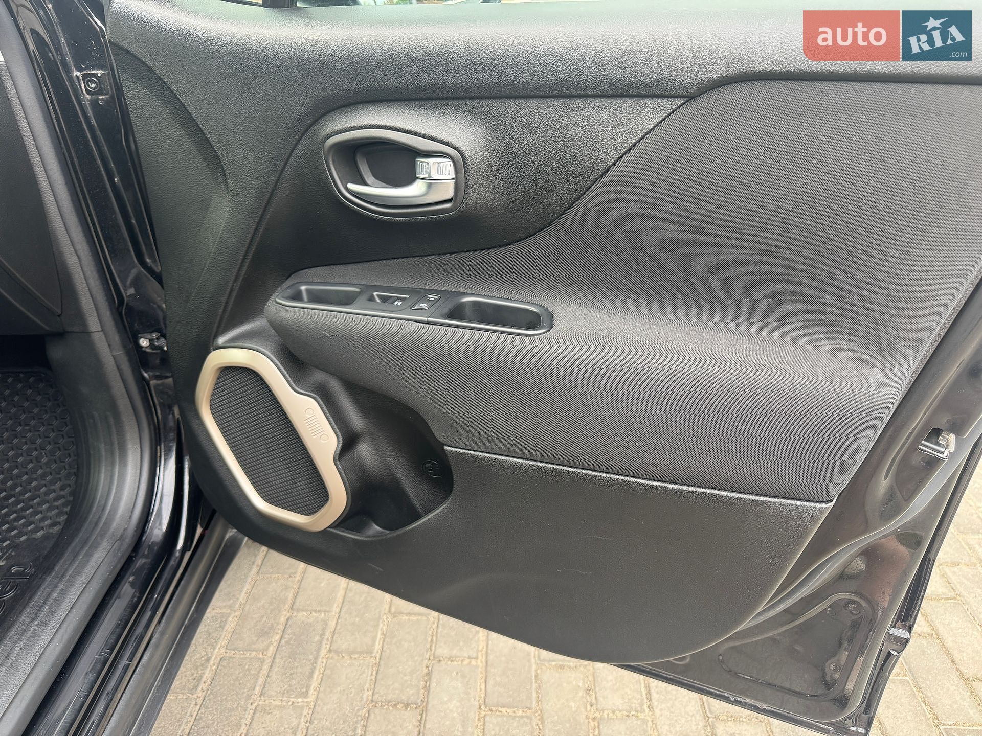 Jeep Renegade 2017 VIN ZACCJBBB8HPF36737 фото оголошення 12 з 18