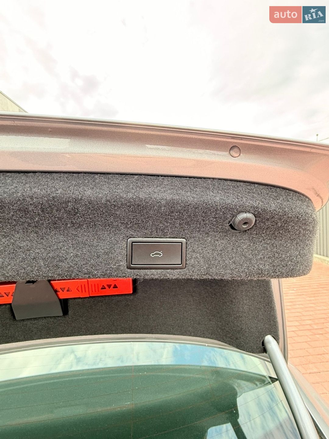 Volkswagen Passat 2019 VIN WVWZZZ3CZLE004390 фото оголошення 17 з 35