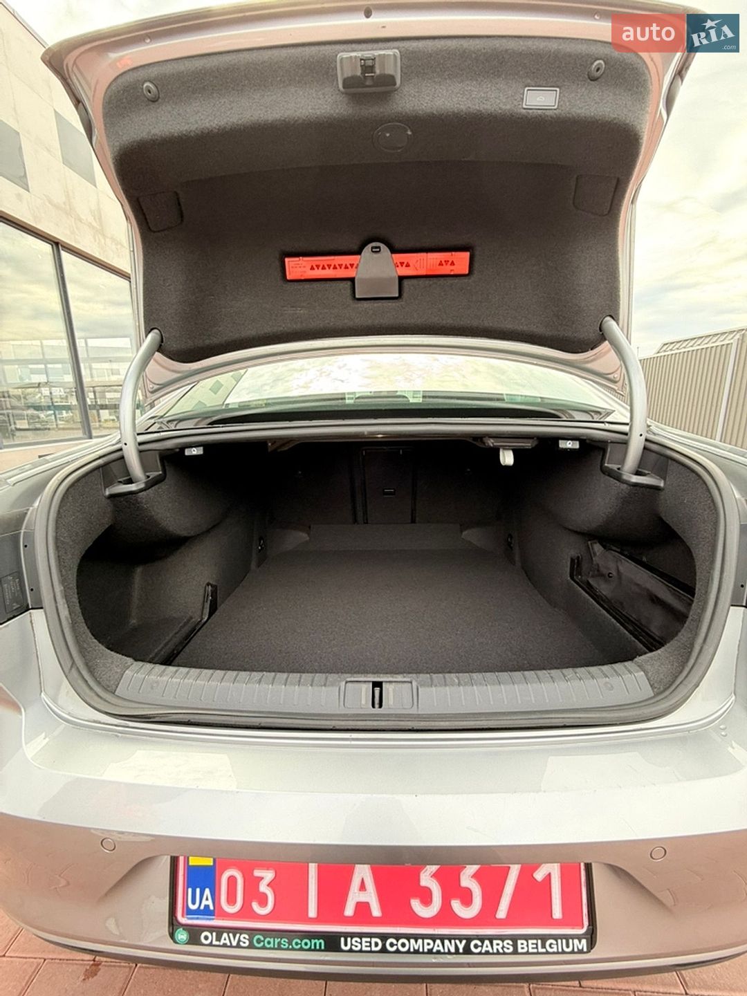 Volkswagen Passat 2019 VIN WVWZZZ3CZLE004390 фото оголошення 18 з 35