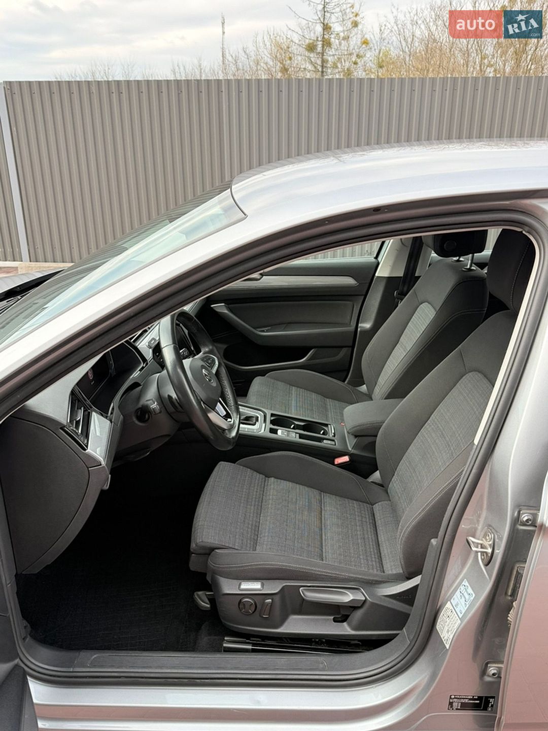 Volkswagen Passat 2019 VIN WVWZZZ3CZLE004390 фото оголошення 19 з 35