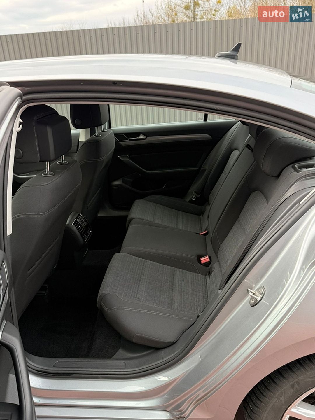 Volkswagen Passat 2019 VIN WVWZZZ3CZLE004390 фото оголошення 20 з 35