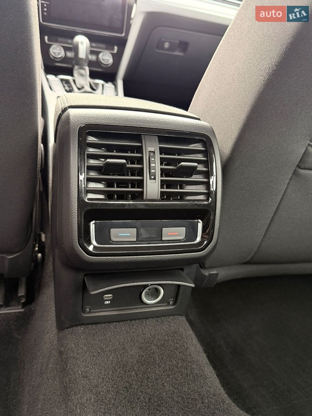 Volkswagen Passat 2019 VIN WVWZZZ3CZLE004390 фото оголошення 21 з 35