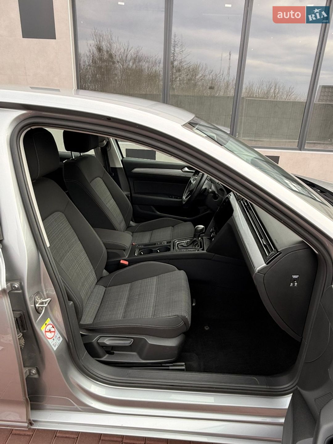 Volkswagen Passat 2019 VIN WVWZZZ3CZLE004390 фото оголошення 23 з 35