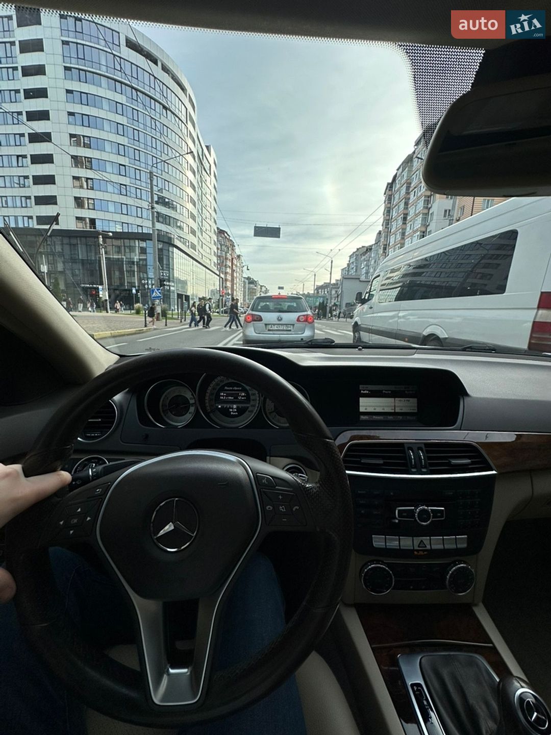 Mercedes-Benz C-Class 2012 VIN WDDGF4HBXDA828153 фото оголошення 5 з 7