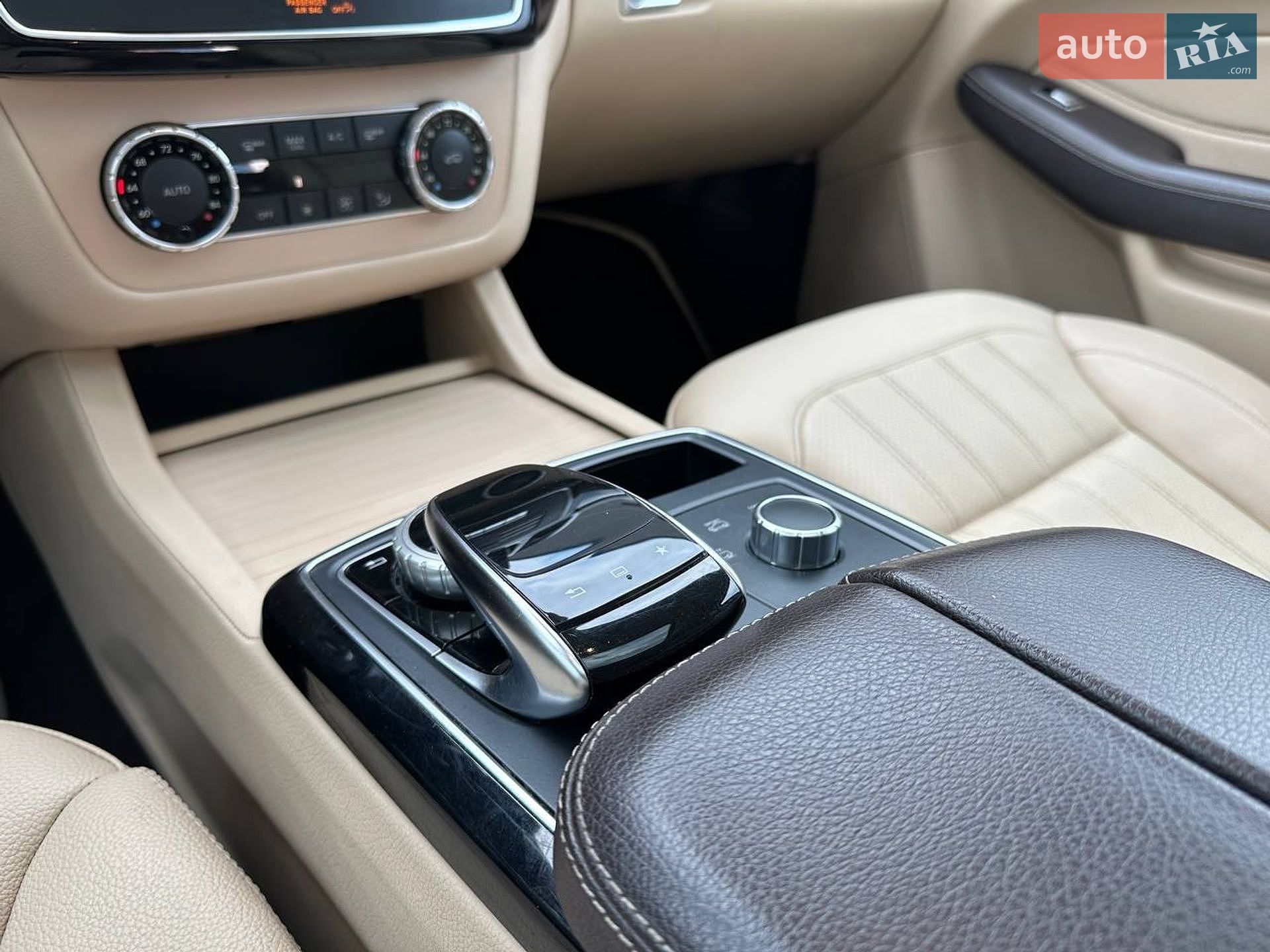 Mercedes-Benz GLE-Class 2016 VIN 4JGDA5JB2GA715602 фото оголошення 12 з 19