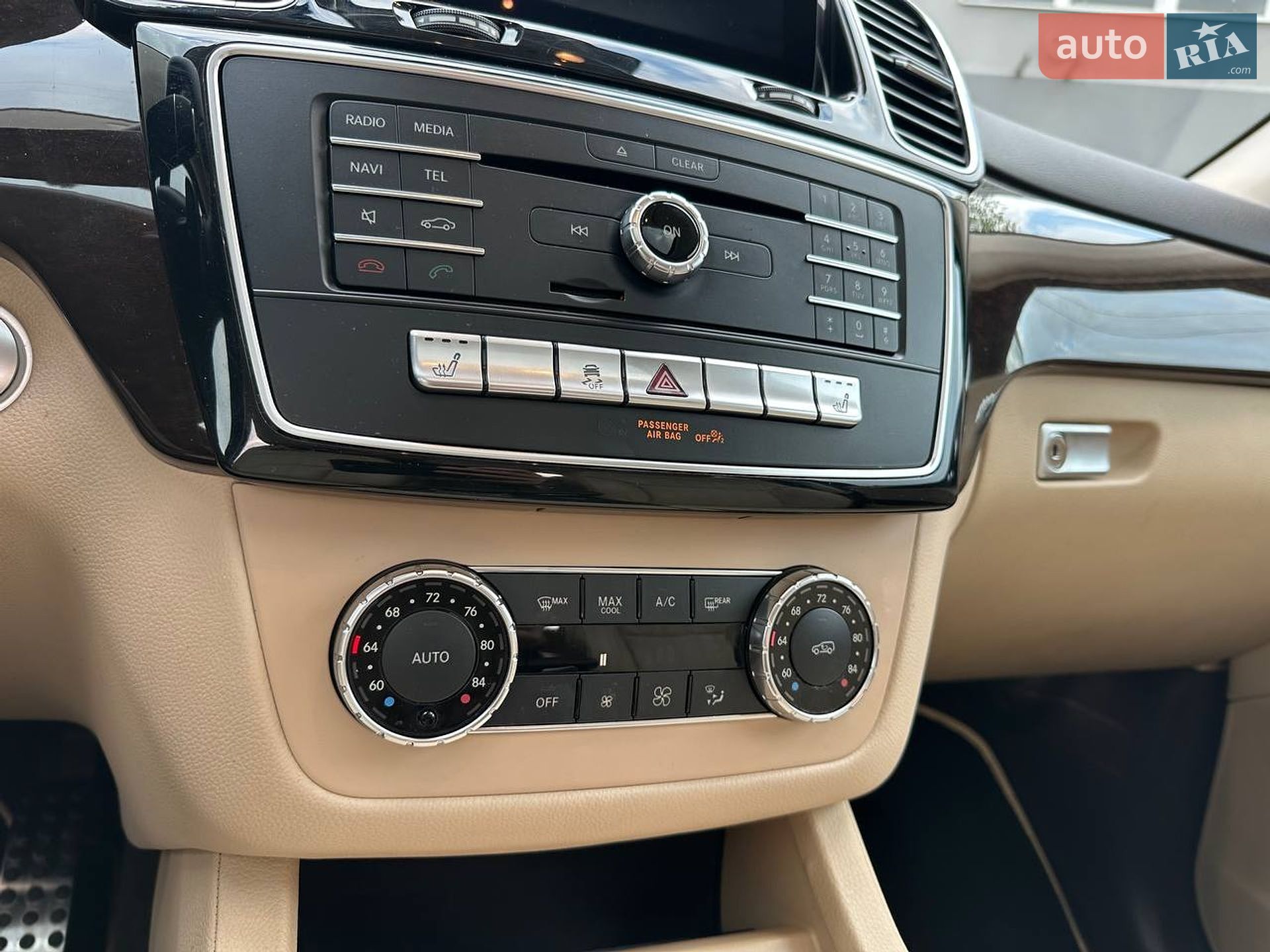 Mercedes-Benz GLE-Class 2016 VIN 4JGDA5JB2GA715602 фото оголошення 13 з 19