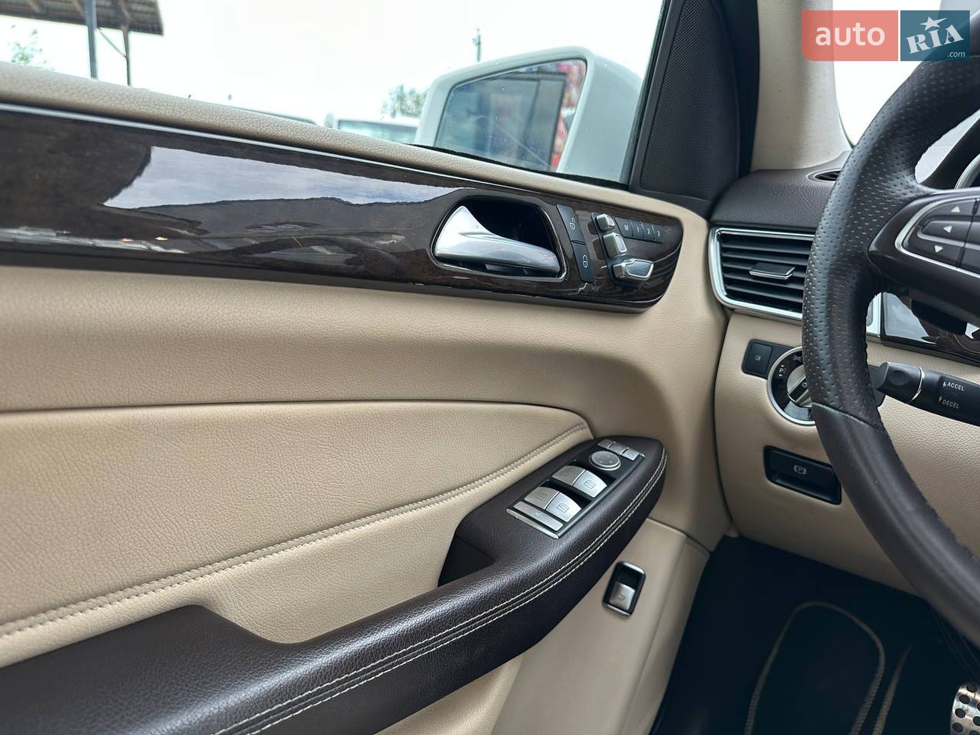 Mercedes-Benz GLE-Class 2016 VIN 4JGDA5JB2GA715602 фото оголошення 14 з 19