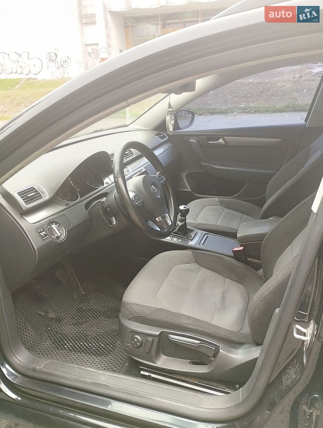 Volkswagen Passat 2011 VIN WVWZZZ3CZCE090732 фото оголошення 10 з 19