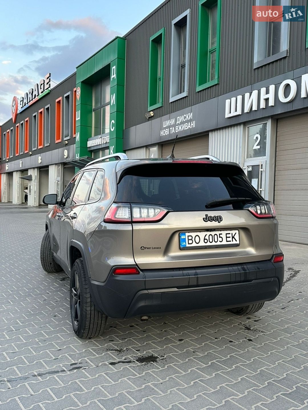 Jeep Cherokee 2019 VIN 1C4PJLCB5KD485371 фото оголошення 2 з 9