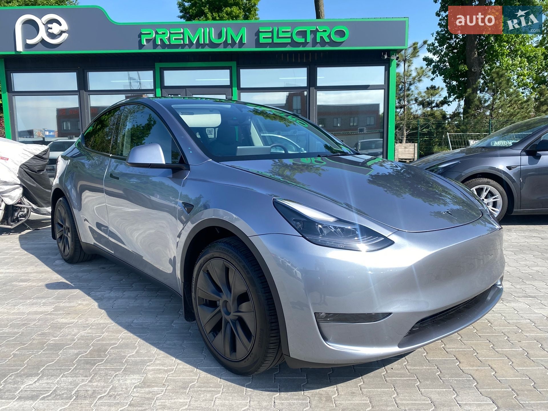 Tesla Model Y 2024 VIN 7SAYGDEE9SA347826 фото оголошення 2 з 31