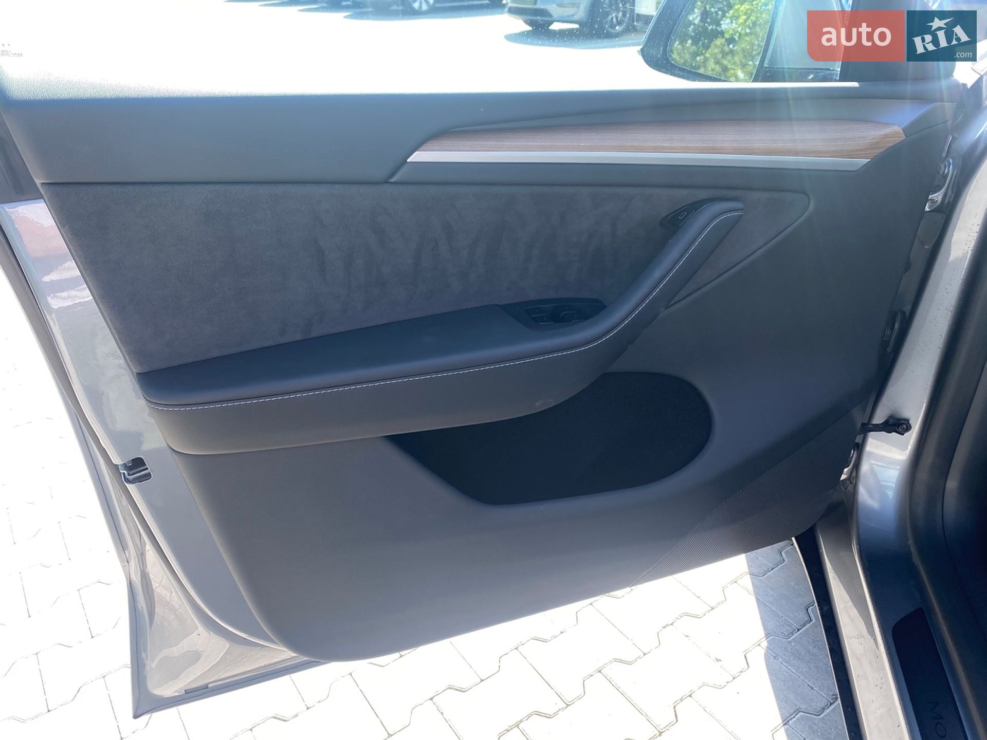 Tesla Model Y 2024 VIN 7SAYGDEE9SA347826 фото оголошення 8 з 31