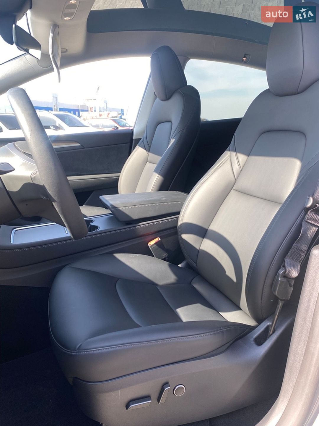 Tesla Model Y 2024 VIN 7SAYGDEE9SA347826 фото оголошення 10 з 31