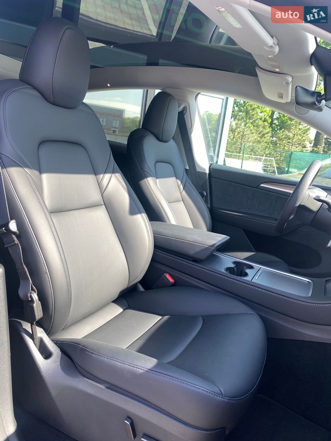 Tesla Model Y 2024 VIN 7SAYGDEE9SA347826 фото оголошення 12 з 31