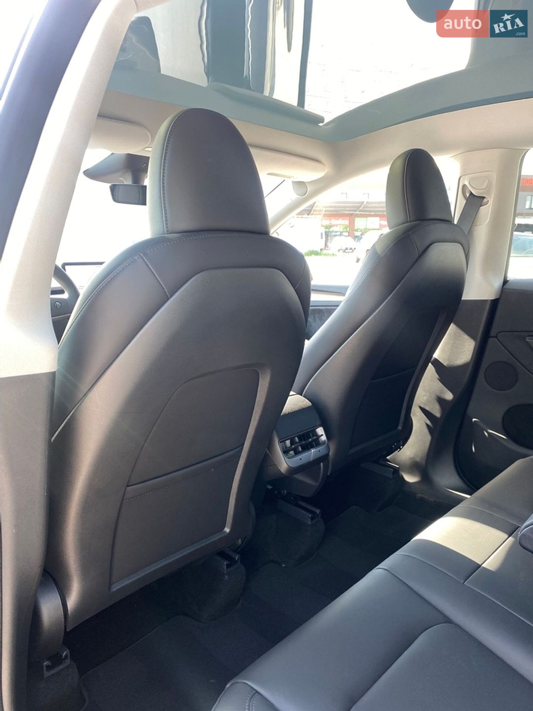 Tesla Model Y 2024 VIN 7SAYGDEE9SA347826 фото оголошення 24 з 31