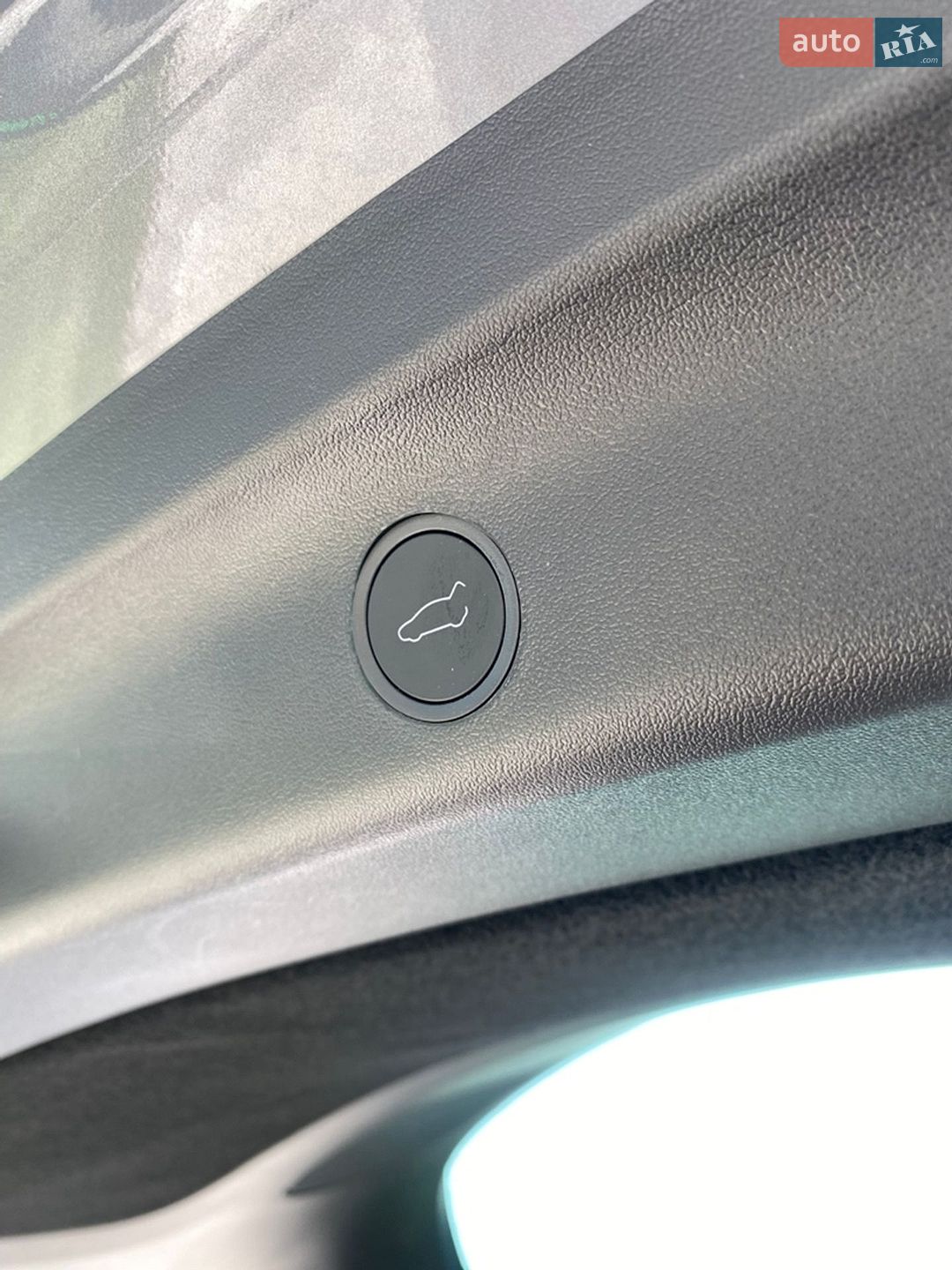 Tesla Model Y 2024 VIN 7SAYGDEE9SA347826 фото оголошення 28 з 31